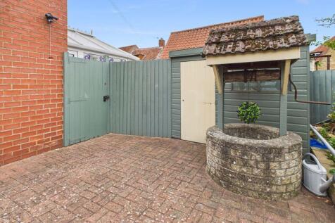 Side paved area/well/potting shed