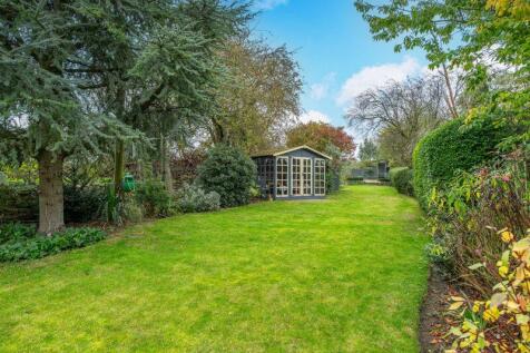 Rear garden/summerhouse