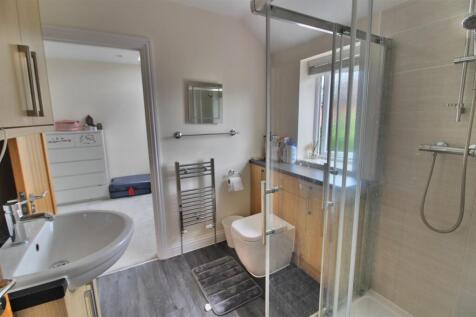 &#39;Jack &amp; Jill&#39; Shower Room
