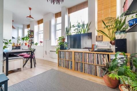 Living/dining area