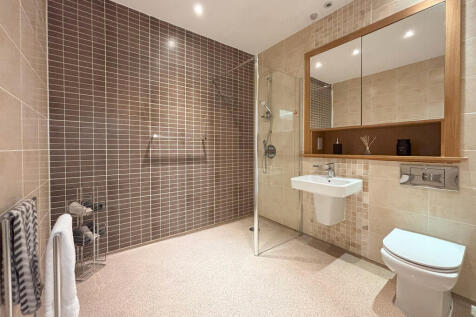 bh_apt_30_shower_...