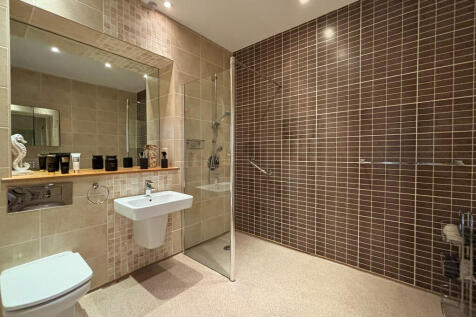 bh_apt_35_shower_...