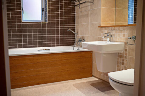 bh_apt_43_bathroo...