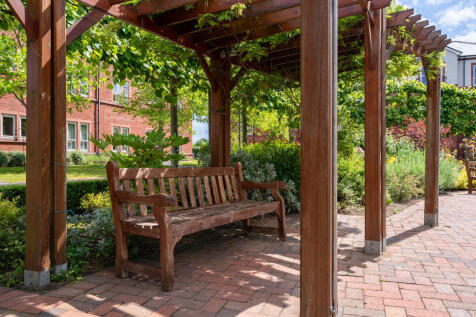 Apartment 22, Bou...