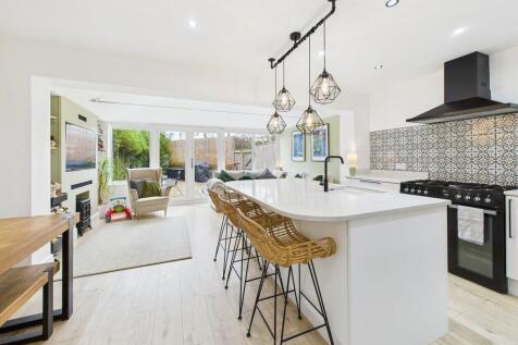 CAM02854G0-PR0477...