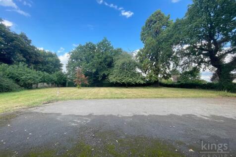 Front Garden and driveway.jpg