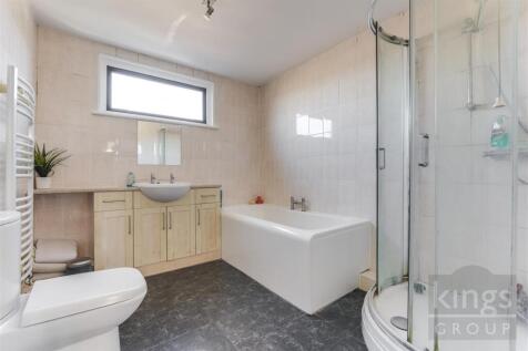 Family bathroom.jpg