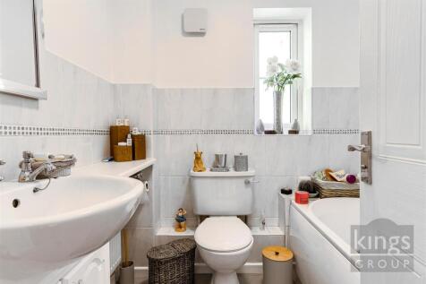 Family Bathroom jpg