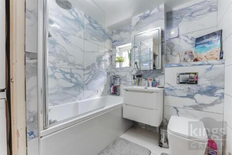 Family Bathroom jpg