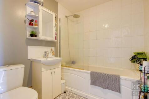 Family Bathroom .jpg