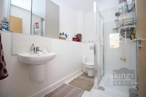 Bedroom one En- suite.jpg