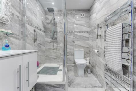 Family Bathroom ( Ground Floor)