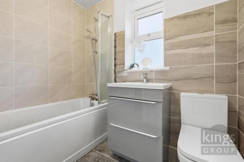 Family Bathroom (Second Floor)