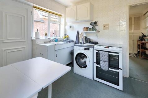 86, Violet Road Carlton, Nottingham, NG4 3QP