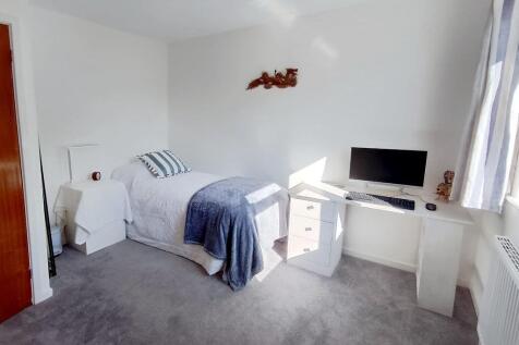15-Clipstone-Bedroom-3a.jpg