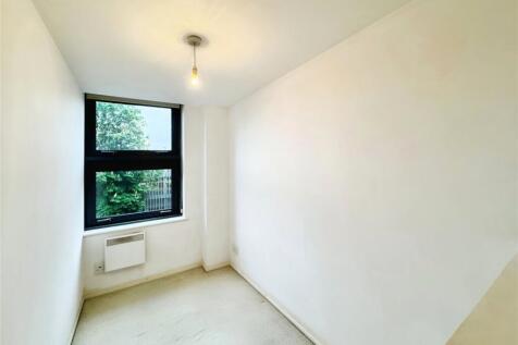 Bedroom 2/Study