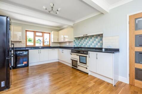 Kitchen / Dining Roo