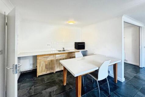 Kitchen/Dining Area