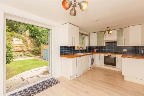 Kitchen / Dining Roo