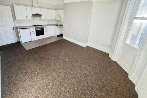 Kitchen / Living Roo