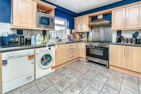 Kitchen / Dining Roo