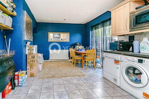 Kitchen / Dining Roo