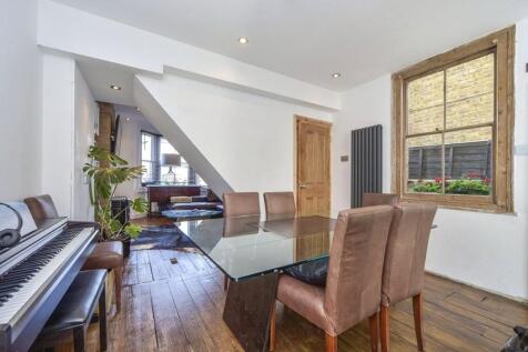 Lounge/Dining Area