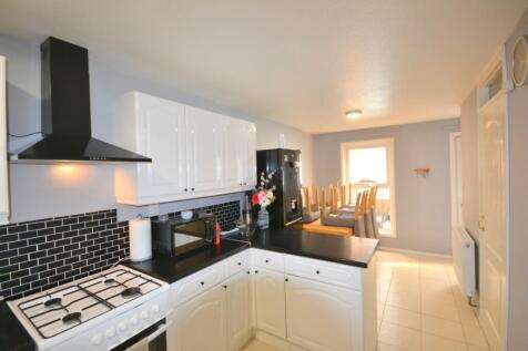 Kitchen / Dining Roo