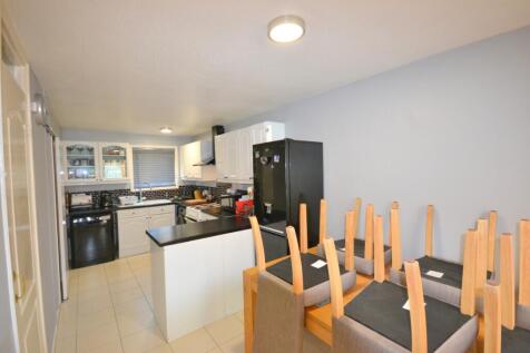 Kitchen / Dining Roo