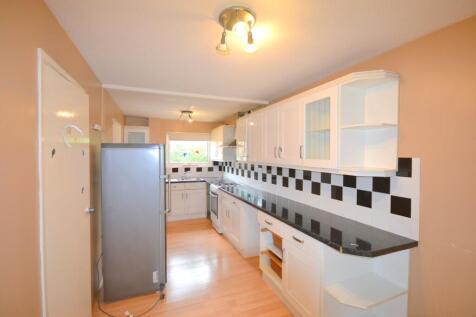 Kitchen / Dining Roo