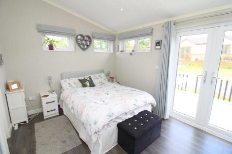 Bedroom 2.JPG