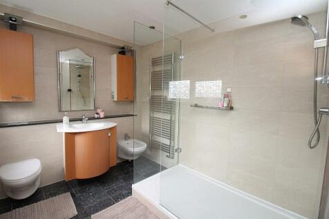 FAMILY BATHROOM.JPG