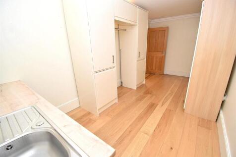 UTILITY ROOM.JPG