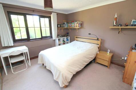 bedroom 2.JPG