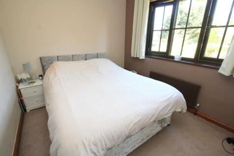 bedroom 5.JPG
