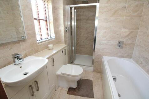 en suite to master.JPG