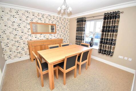 DINING ROOM.JPG