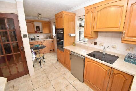 Kitchen2.JPG