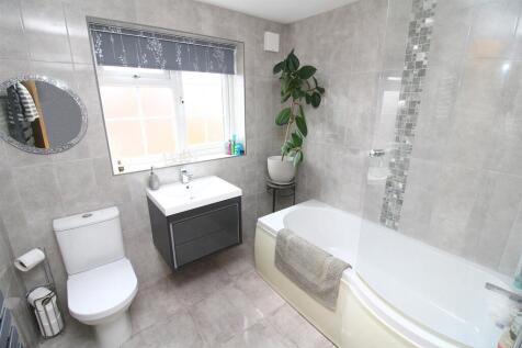 Bathroom.JPG