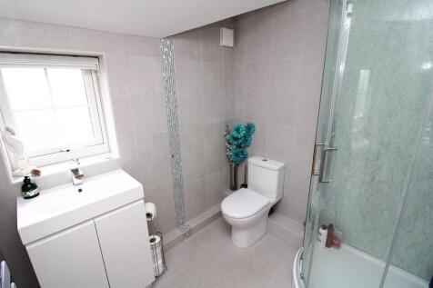 Ensuite.JPG