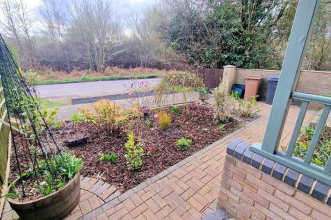 FRONT GARDEN.jpg