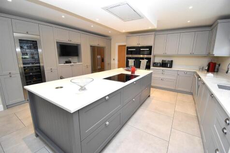 KITCHEN 2.JPG