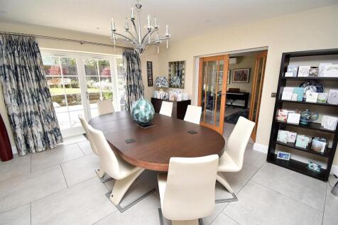 DINING AREA.JPG