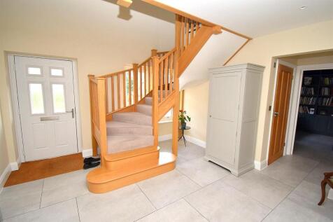 ENTRANCE HALL 2.JPG