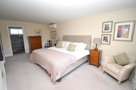 MASTER BEDROOM.JPG