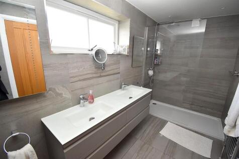 MASTER ENSUITE.JPG