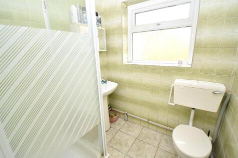 SHOWER ROOM.JPG