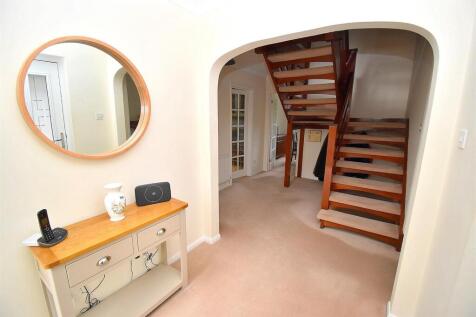 ENTRANCE HALL.JPG