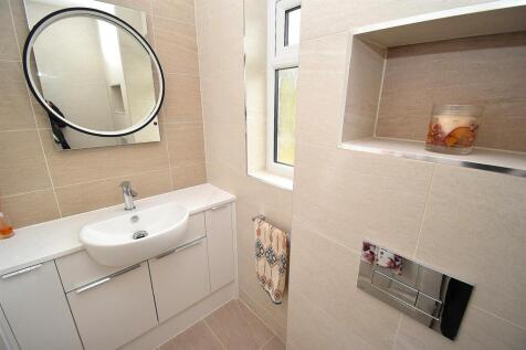 EN SUITE MASTER.JPG