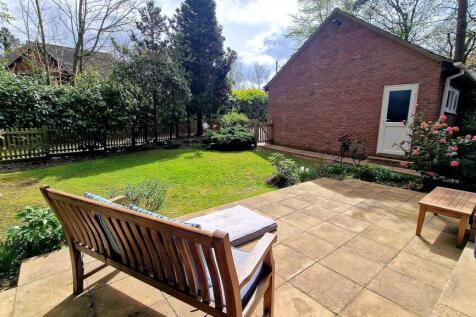 FRONT GARDEN.jpg